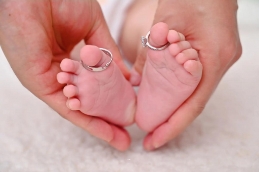 祁东宝宝吃奶呕吐